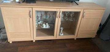 Tv Meubel kast GRATIS, MOET MAANDAG WEG beschikbaar voor biedingen