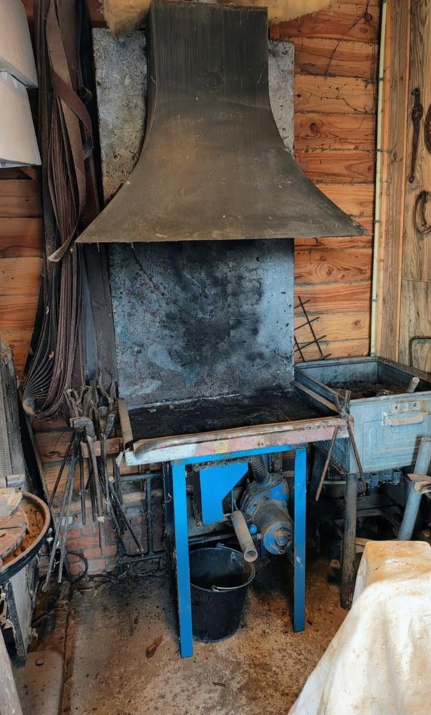 Smidsvuur met kap, Ophalen of Verzenden, Gebruikt, Minder dan 150 ampère, Overige typen