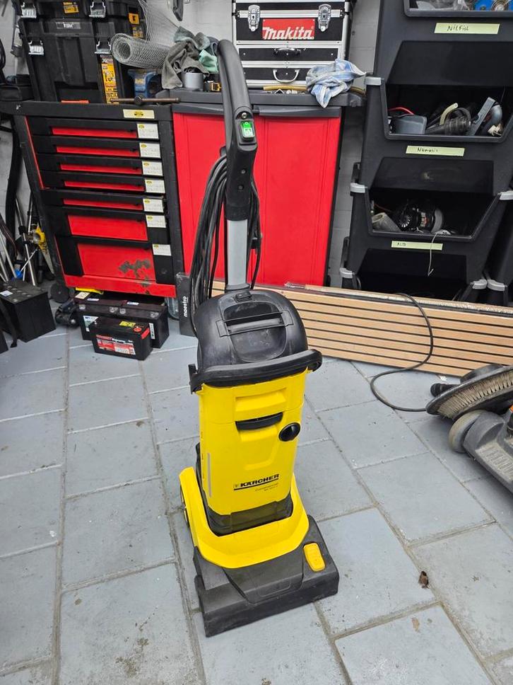 Karcher b4.300 schrobzuigmachine, Doe-het-zelf en Verbouw, Reinigingsmachines, Gebruikt, Schrobmachine, Ophalen of Verzenden