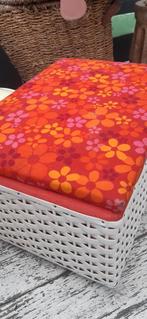 Vintage Oranje gebloemd Naaimandje met inhoud, Hobby en Vrije tijd, Naaien en Fournituren, Ophalen of Verzenden, Zo goed als nieuw