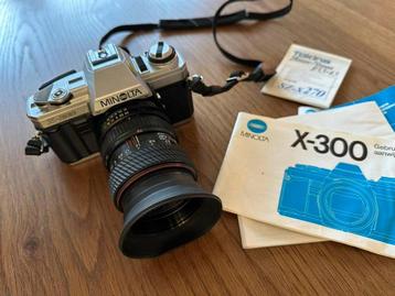 Minolta X-300 analoge spiegelreflex camera, 2 lenzen, flits beschikbaar voor biedingen