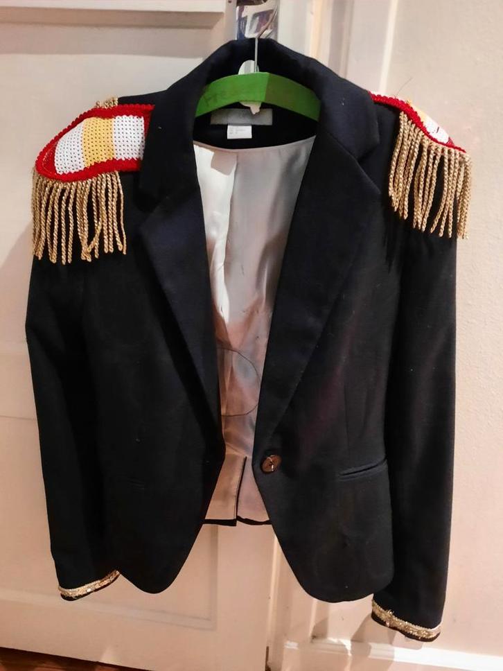 Oeteldonk carnavalsjasje met schouder epauletten en emblemen, Kleding | Dames, Carnavalskleding en Feestkleding, Gedragen, Kleding