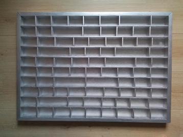 Letterbak: vintage verzamelkast / display kast - zilver beschikbaar voor biedingen