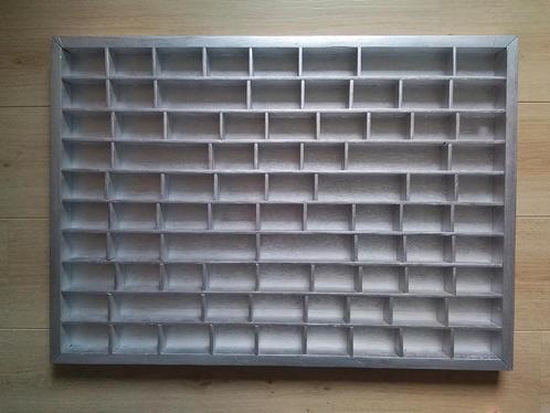 Letterbak: vintage verzamelkast / display kast - zilver, Huis en Inrichting, Kasten | Overige, Gebruikt, Ophalen
