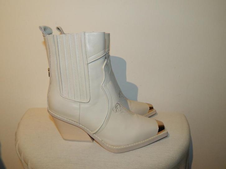 Josh V room witte laarzen aparte neus gouden hardware 40, Kleding | Dames, Schoenen, Zo goed als nieuw, Hoge laarzen, Wit, Verzenden