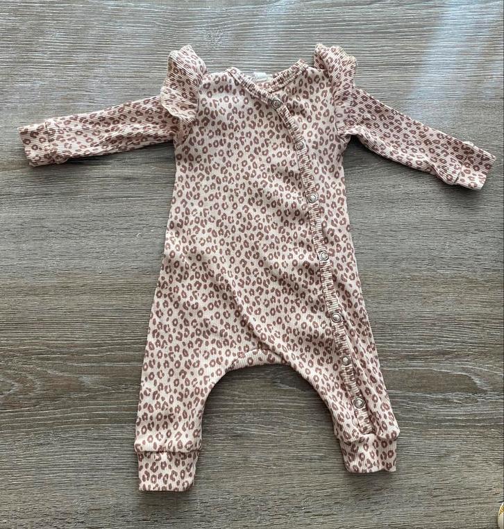 Boxpakje panter ruffle maat 62, Kinderen en Baby's, Babykleding | Maat 62, Zo goed als nieuw, Meisje, Pakje, Ophalen of Verzenden
