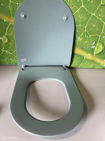 Toiletbril beschikbaar voor biedingen