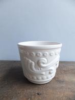 vintage germany bloempot wit met reliëf, hollywood regency, Ophalen