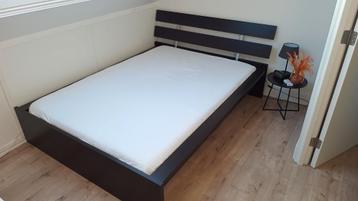 Net compleet bedframe 140x200cm bed met lattenbodem & matras beschikbaar voor biedingen