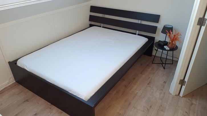 Net compleet bedframe 140x200cm bed met lattenbodem & matras, Huis en Inrichting, Slaapkamer | Bedden, Zo goed als nieuw, Tweepersoons