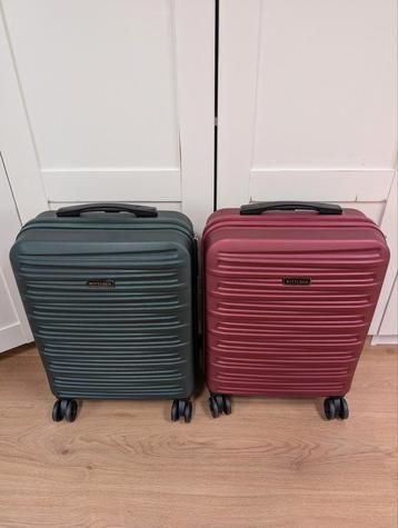 Koffer - Handbagage - 2 stuks (groen en rood) - ongebruikt beschikbaar voor biedingen