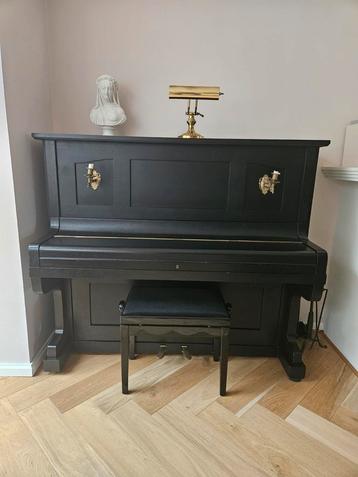 Zwarte FR Schmidt Piano uit Berlijn beschikbaar voor biedingen