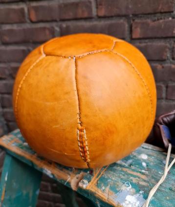 Medicijnbal (boks) trainingsbal revalidatie bal leer cognac
 beschikbaar voor biedingen