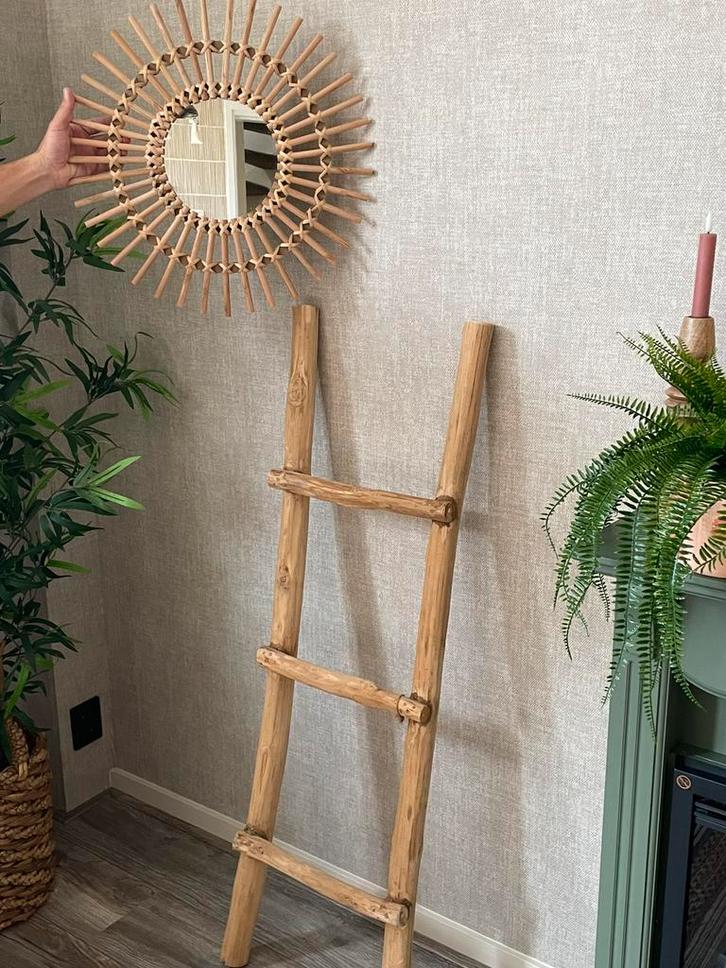 Mooie , nette houten decoratie ladder en boho spiegel, Doe-het-zelf en Verbouw, Ladders en Trappen, Zo goed als nieuw, Minder dan 2 meter