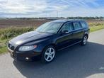 Volvo V70 2.4 D5 136KW AUT 2007 Zwart, Beige, 179 €/maand, 2000 kg, Zwart