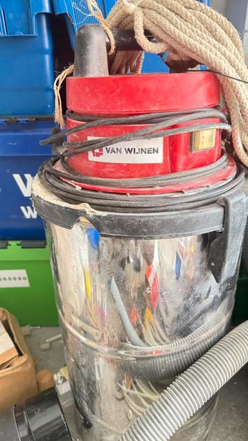 Bouw stofzuiger nat en droog beschikbaar voor biedingen