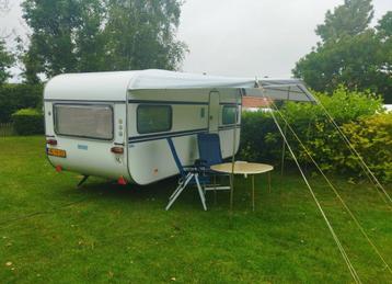 Fraaie vintage Knaus caravan met veel ruimte en luxe bed beschikbaar voor biedingen