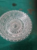 bonbon schaaltje op voet bewerkt glas, Antiek en Kunst, Ophalen of Verzenden