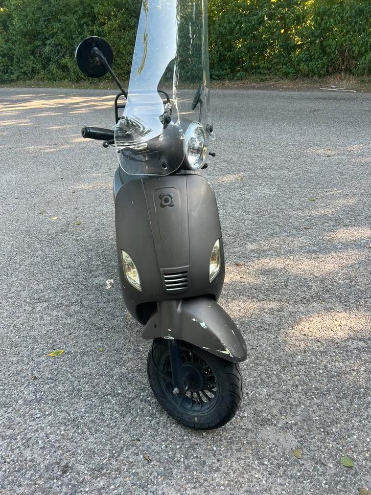 AGM brommer, Fietsen en Brommers, Snorfietsen en Snorscooters, Zo goed als nieuw, Overige merken, Ophalen