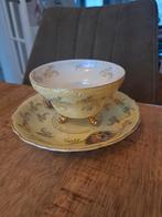 Versailles kop en schotel op pootjes met medaillon, Ophalen of Verzenden