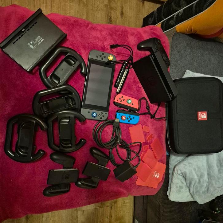 Nintendo Switch te koop, goede staat met alle accesoires, Spelcomputers en Games, Spelcomputers | Nintendo Switch, Zo goed als nieuw