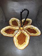 Vintage Vallauris Serveerschaal Bloemvorm, Huis en Inrichting, Gebruikt, Porselein of Keramiek, Schaal, Ophalen of Verzenden