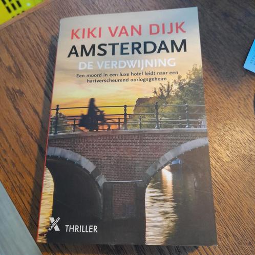 Kiki van Dijk - Amsterdam / De verdwijning, Boeken, Thrillers, Zo goed als nieuw, Nederland, Ophalen of Verzenden