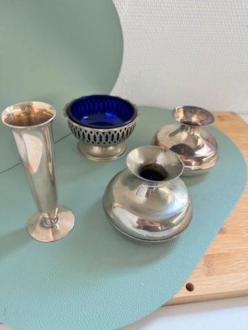 Decoratieve zilverkleurige set – 4 stuks beschikbaar voor biedingen