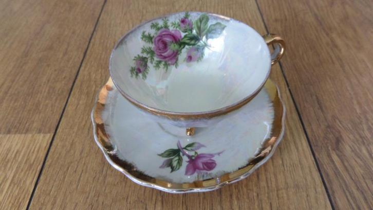 jaren 50 kop en schotel parelmoer met goudkleurige afwerking, Antiek en Kunst, Antiek | Servies los, Ophalen of Verzenden