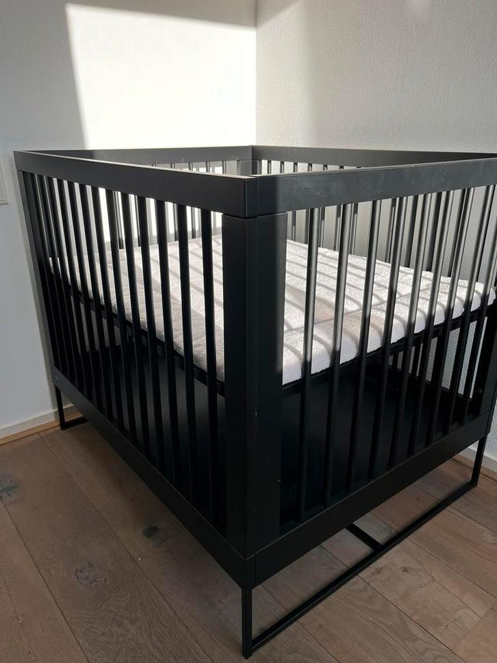 Kidsmill Modular Box Mat Zwart met stalen onderstel, Kinderen en Baby's, Boxen, Zo goed als nieuw, Vierkant, Boxkleed, Ophalen