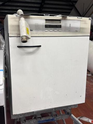 Vaatwasmachine beschikbaar voor biedingen