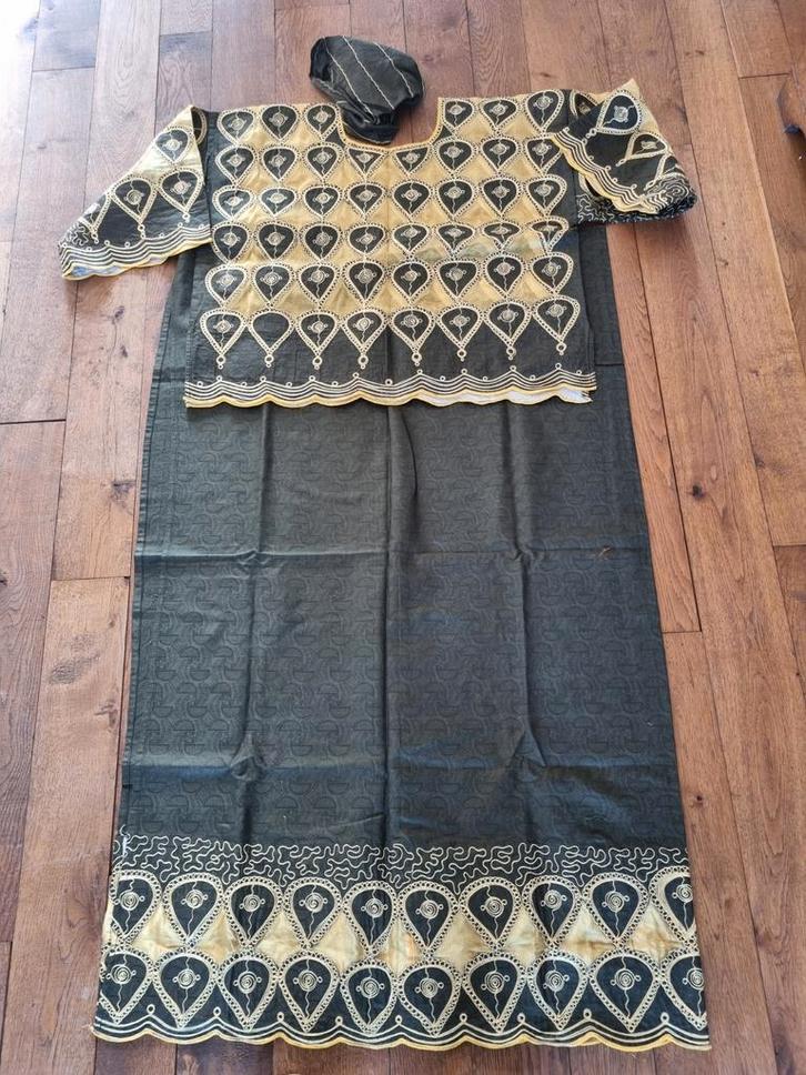 Mooi Afrikaans kleding set, Kleding | Dames, Jurken, Zo goed als nieuw, Maat 42/44 (L), Overige kleuren, Onder de knie, Ophalen of Verzenden