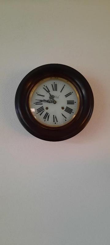 klok van pine clocks london beschikbaar voor biedingen