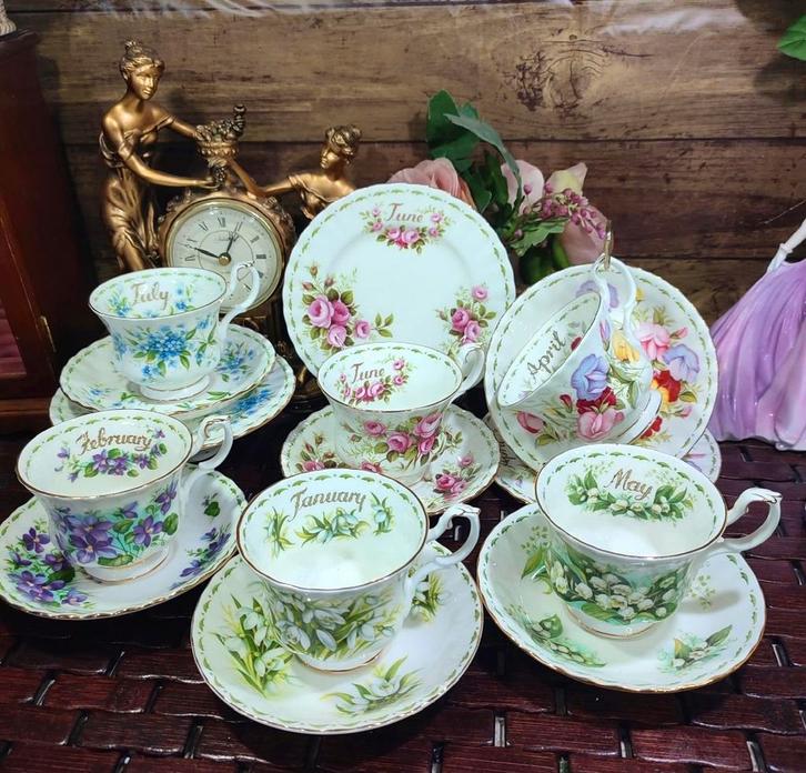 Royal Albert Kop en Schotel Set - Maanden, Antiek en Kunst, Antiek | Servies compleet, Ophalen of Verzenden