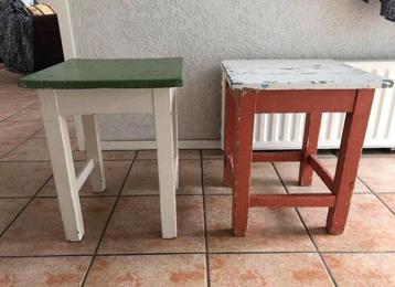 Twee bijzettafels gemaakt van sloophout beschikbaar voor biedingen