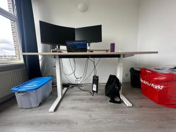 Adjustable Desk and Chair  beschikbaar voor biedingen