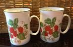 2 mokken / Roy Kirkham / Fruit Garden / Raspberry, Ophalen of Verzenden, Zo goed als nieuw, Overige stijlen, Kop(pen) en/of Schotel(s)