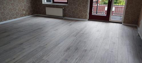 KOOPJE: Nieuwstaat laminaatvloer 73 m2 + dempende ondervloer, Doe-het-zelf en Verbouw, Vloerdelen en Plavuizen, Zo goed als nieuw