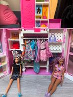 Barbie Kast met Poppen en Accessoires, Ophalen of Verzenden, Gebruikt, Barbie