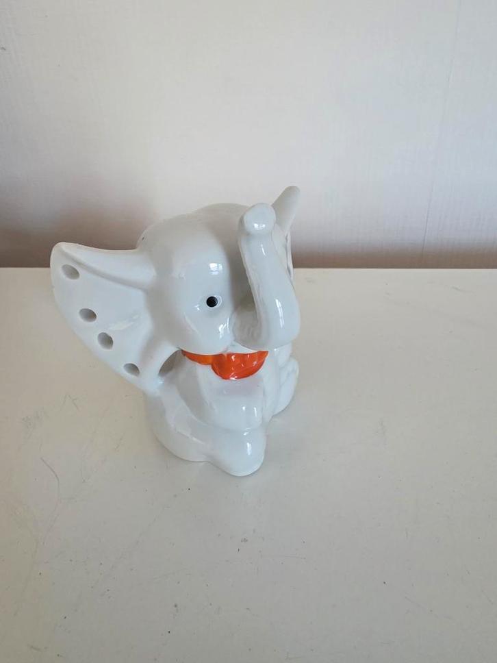 Vintage beeldje oorbel olifant beeld voor 4 paar oorbellen, Verzamelen, Beelden en Beeldjes, Gebruikt, Dier, Ophalen of Verzenden