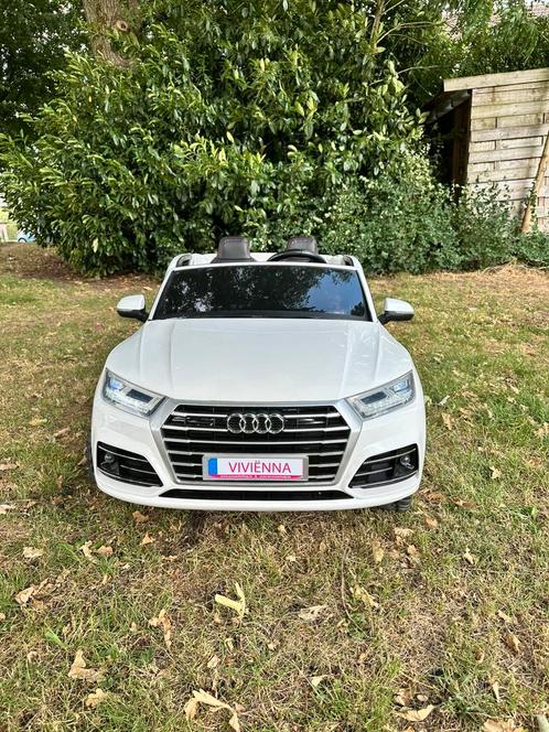 ACCUKINDERAUTO AUDI Q5 WIT MP4 4X4 2 PERSOONS 24VOLT, Kinderen en Baby's, Speelgoed | Buiten | Accuvoertuigen, Zo goed als nieuw
