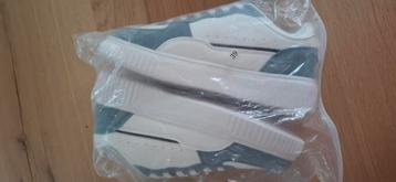 Wit/grijze sneakers mt 39 beschikbaar voor biedingen