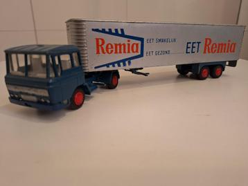 Lion Car DAF 2600 met oplegger Remia beschikbaar voor biedingen