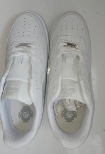 Nike airforce wit 1 maat 43 beschikbaar voor biedingen
