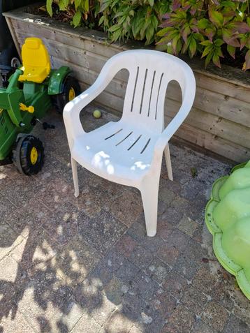 Witte kunststof tuinstoel 19 stuks beschikbaar voor biedingen