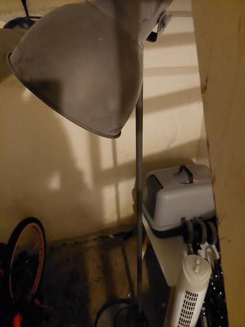 Vintage Industriële Lamp beschikbaar voor biedingen