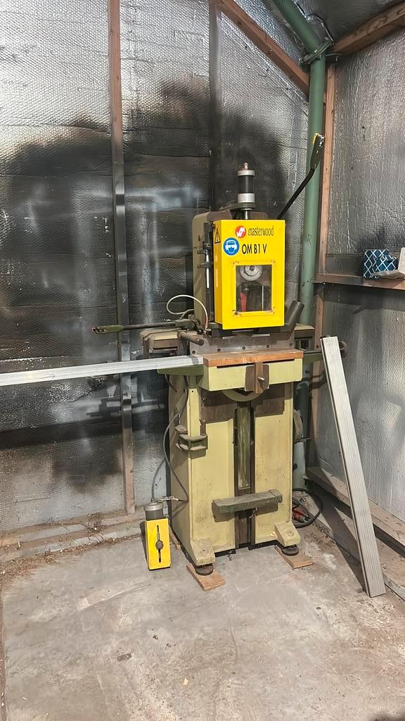 Masterwood omb 1v gatensteek met beitels pneumatische klem, Doe-het-zelf en Verbouw, Gereedschap | Freesmachines, Zo goed als nieuw