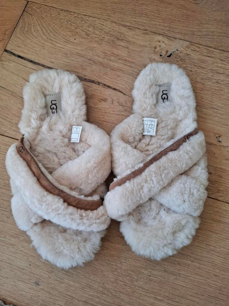 Ugg sloffen pantoffels slippers mt 39 nieuwstaat, Ophalen of Verzenden, Nieuw, Pantoffels of Sloffen