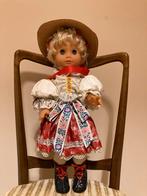 Klederdracht pop jongedame, waarschijnlijk Polen, Verzamelen, Poppen, Ophalen of Verzenden, Zo goed als nieuw, Pop