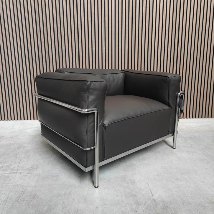 Cassina LC3 Fauteuil in Mokka Leder, Antiek en Kunst, Antiek | Meubels | Stoelen en Banken, Ophalen of Verzenden
